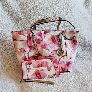 NWOT Guess Feminie Rosette Floral Shoulder Bag and Wallet Set